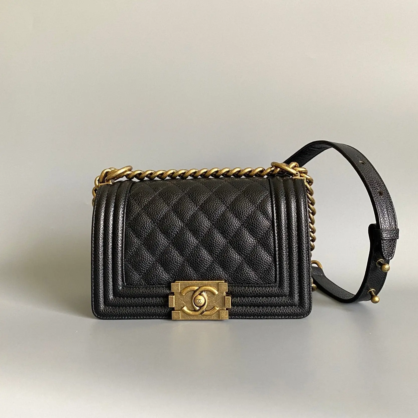 CHANEL SMALL BOY BAG 20 IN BLACK LAMBSKIN GOLD HARDWARE