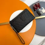 YSL CASSANDRE MATTELASÈ LARGE ZIPPED POUCH IN GRAIN DE POUDRE EMBOSSED LEATHER - Image 2