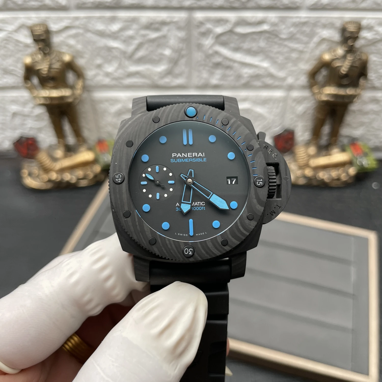 PANERAI SUBMERSIBLE SUPER FAKE WATCH CARBON BLUE DIAL VS FACTORY 42MM