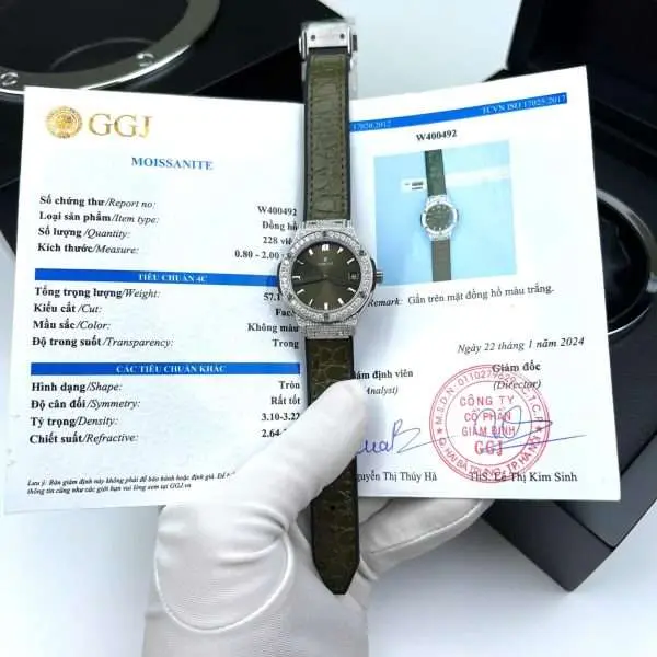 Dong-Ho-Hublot-Classic-Fusion-Titanium-Che-Tac-Dinh-Kim-Cuong-Moissanite-Mau-Xanh-La-Cay-33mm-5-600x600-1 Hublot Classic Fusion Titanium Green Replica Watch Custom Moissanite Diamonds 33mm - Image 1