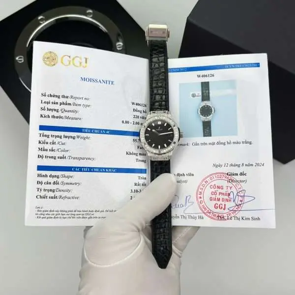 Dong-Ho-Hublot-Classic-Fusion-Titanium-Rep-11-Mau-Den-Dinh-Kim-Cuong-Moissanite-33mm-7-600x600-1 Hublot Classic Fusion Titanium Replica Wacth Black Custom Moissanite Diamonds 33mm - Image 1