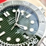 Dong Ho Omega Che Tac Seamaster Diver 300M Mau Xanh La Cay VS Factory 42mm 3 600x600 1