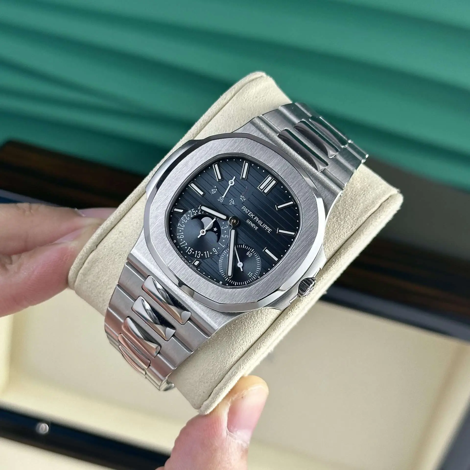 Patek Philippe Best Replica Watches Nautilus 5712 Custom Authentic Details 40mm