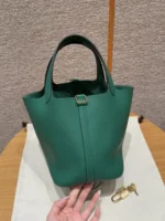 Hermes Togo leather green with gold hardware 18cm - Image 3