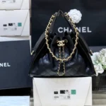 CHANEL 25 HANDBAG IN BLACK 30 GRAINED CALFSKIN GOLD HARDWARE