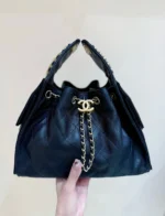 CHANEL 25 HANDBAG IN BLACK 30 GRAINED CALFSKIN GOLD HARDWARE - Image 4