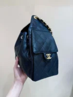 CHANEL 25 HANDBAG IN BLACK 30 GRAINED CALFSKIN GOLD HARDWARE - Image 6