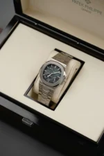 Patek Philippe Best Replica Watches Nautilus 5712 Custom Authentic Details 40mm - Image 3