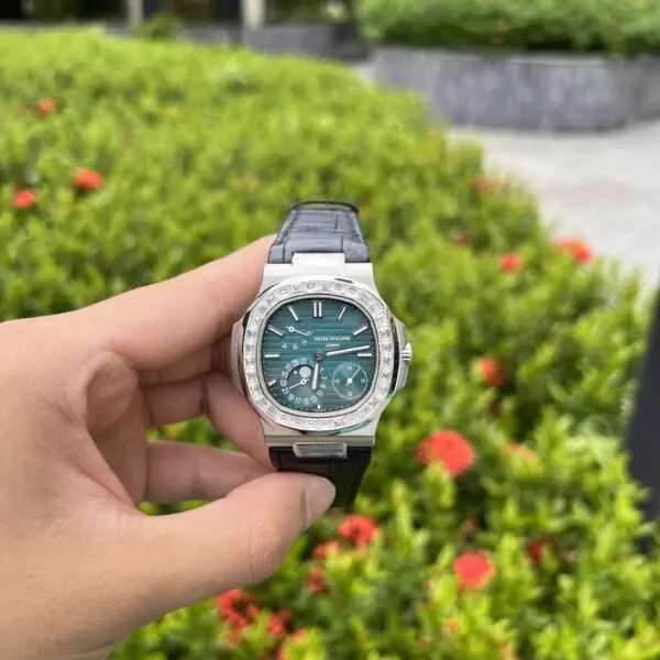 Patek-Philippe-Nautilus-5722G-Do-Kim-Cuong-Moissanite-40mm-2-600x600-1 Patek Philippe Replica 11 Watch Nautilus 5722 G Moissanite Diamond Bezel 40mm - Image 1