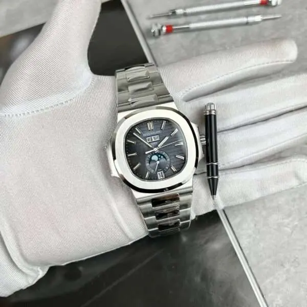 Patek-Philippe-Nautilus-5726-Rep-11-PPF-V2-Mat-Xanh-Tim-40-2-600x600-1 Patek Philippe Nautilus 5726 Replica 11 Watch Blue Purple Dial PPF V2 40.5mm - Image 1