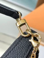 Tui Louis Vuitton LV Easy Pouch On Strap Mau Den Sieu Cap 19x11 4