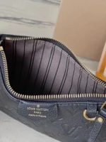 Tui Louis Vuitton LV Easy Pouch On Strap Mau Den Sieu Cap 19x11 5