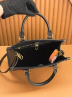 Tui Louis Vuitton LV On The Go PM Tote Bag Replica 11 Mau Den 25cm 5 1