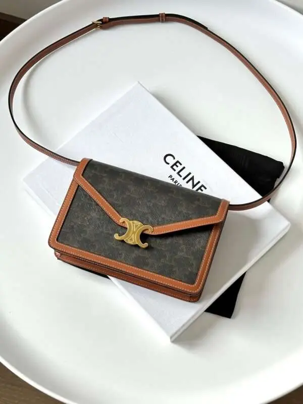 Tui-Xach-Celine-Woc-Triomphe-Sieu-Cap-Ma-Vang-Hoa-Tiet-In-22x15cm-5-600x800-1 Celine Woc Triomphe Super Quality Gold Plated Handbag 22x15cm - Image 1