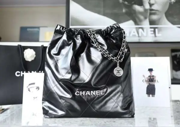 Tui-Xach-Chanel-22-Shopping-Sieu-Cap-Nu-Chat-Da-Min-Mau-Den-35cm-1-600x423-1 Chanel Replica 11 Handbag Womans 22 Shopping Black Smooth Leather 35cm - Image 1