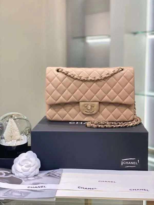 Tui-Xach-Chanel-Classic-Sieu-Cap-Mau-Be-Deo-Cheo-25cm-7-600x800-1 Chanel Classic Dark Beige Handbags Lock Gold 25cm - Image 1