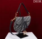 Tui Xach Dior Saddle Yen Ngua Canvas Theu Tay 25.5x20x6 5 1