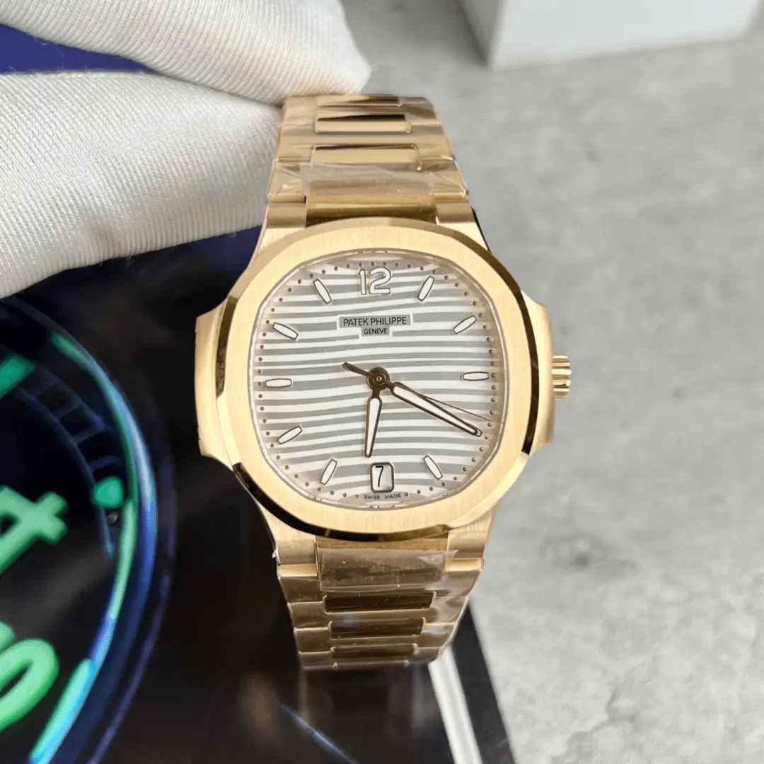 Patek Philippe Nautilus 7118 Replica 1:1 Watch Rose Gold 3K Factory 35.2mm
