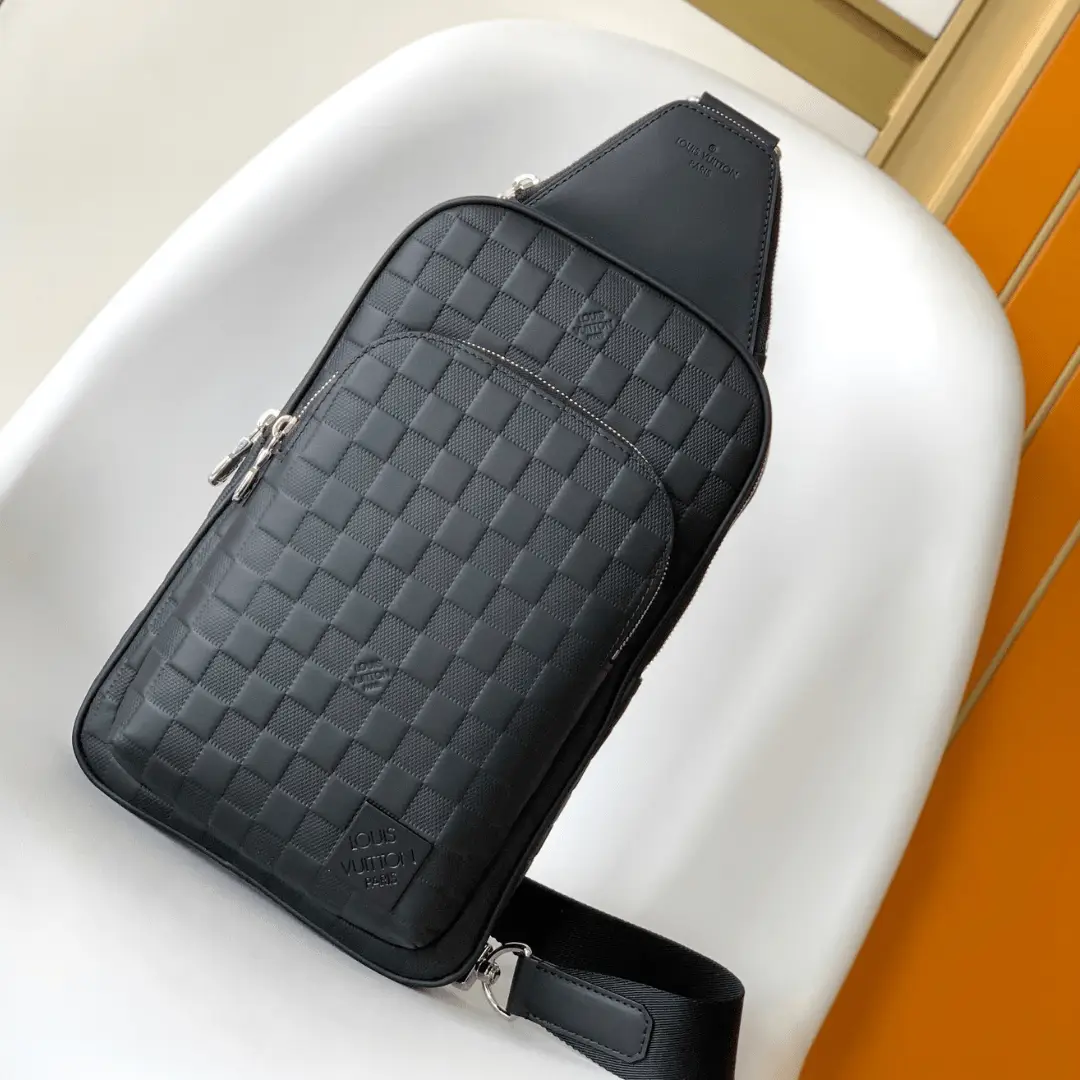 Louis Vuitton LV Avenue Mens Bag Like Auth Checkerboard Pattern Black 20x31x7cm