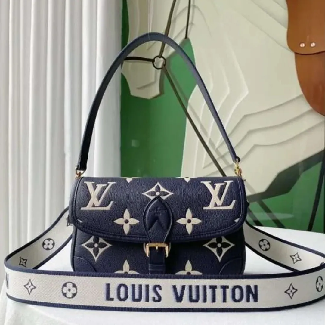 Louis Vuitton LV Diane Handbags Embossed Pattern 23x16x8.5cm