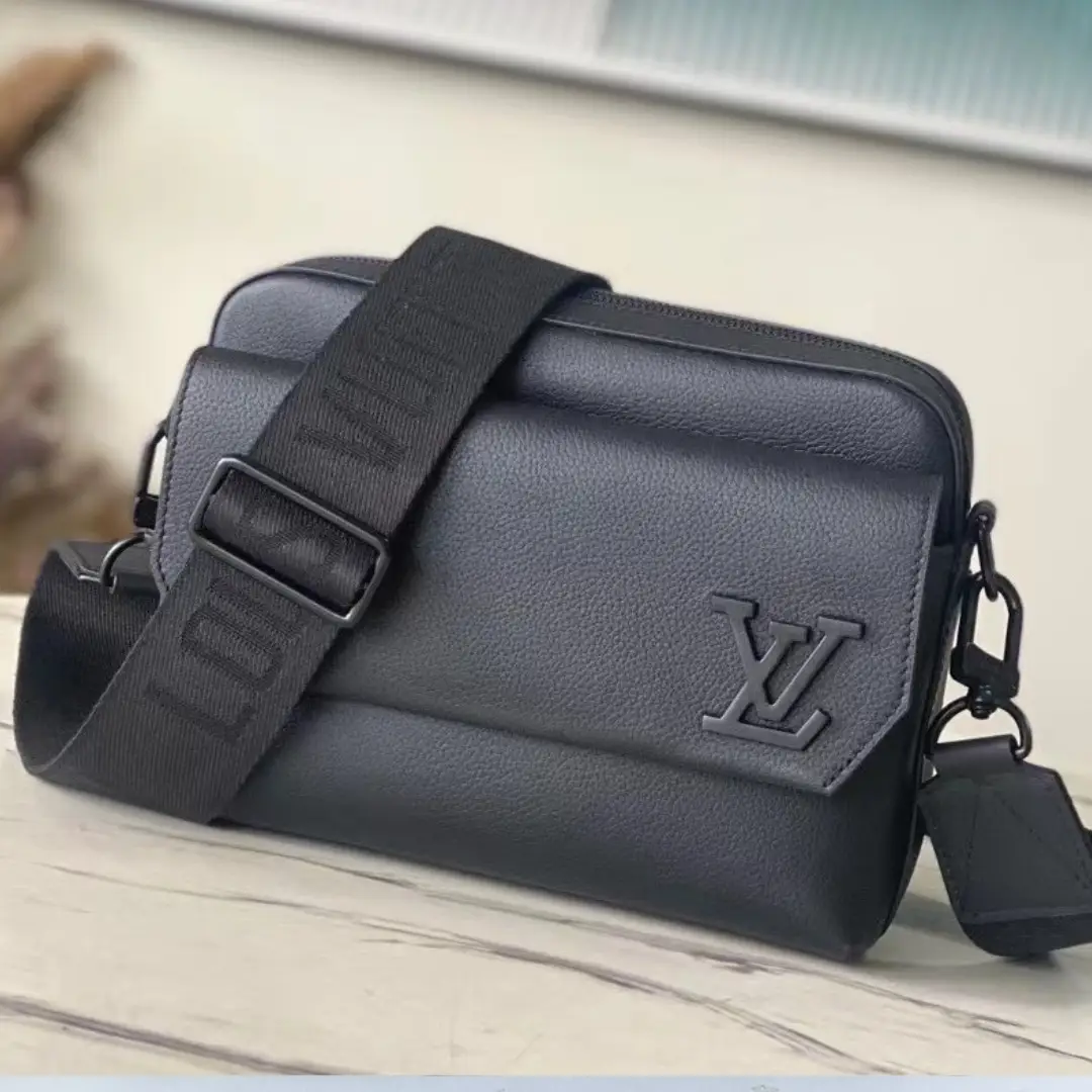 Louis Vuitton LV Fastline Mens Handbag Black 23.5x18x7cm