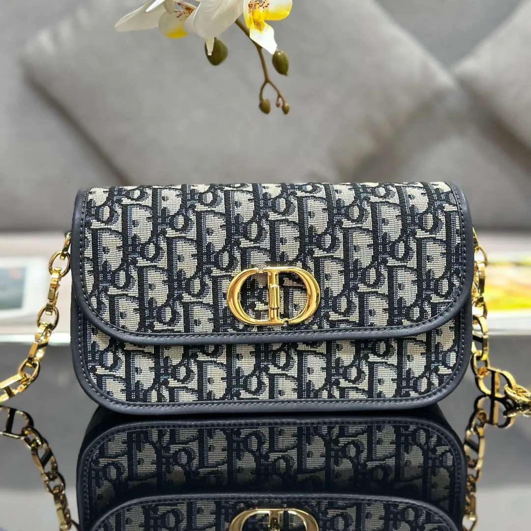 Untitled-design-2025-05-30T032822.263 Dior 30 Montaigne Avenue Monogram Super Bag 22.5x12cm - Image 1
