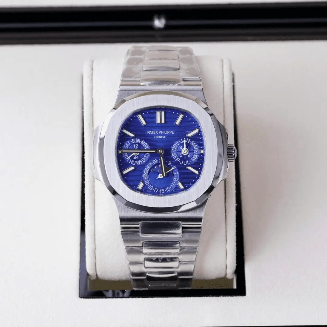 Patek Philippe Nautilus 5740 Men's Watch Blue Dial Metal Strap 40mm