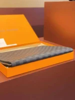 Louis Vuitton Handbag Mens Black With Wallet 25cm - Image 2