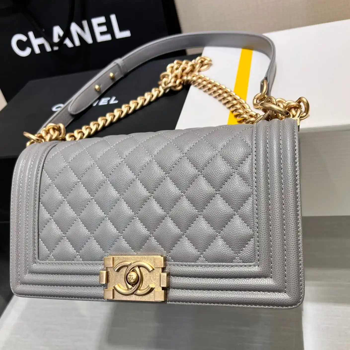 img_0358-1 CHANEL BOY BAG MEDIUM 25 GREY CAVIAR GOLD HARDWARE - Image 1