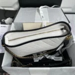 CHANEL GABRIELLE MEDIUM 28 HOBO BAG IN BLACK MIX WHITE CALFSKIN - Image 3
