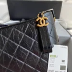 CHANEL GABRIELLE MEDIUM 28 HOBO BAG IN BLACK CALFSKIN - Image 7