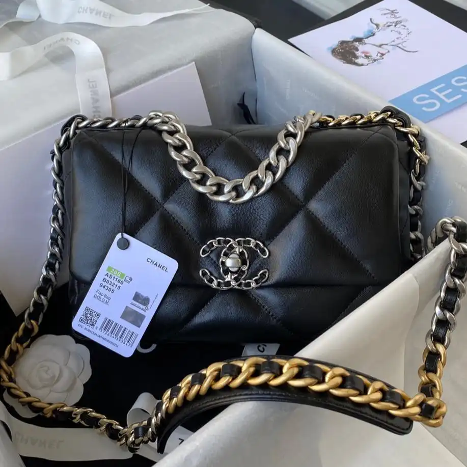 CHANEL CC MEDIUM 26 FLAP BAG IN BLACK LAMBSKIN