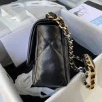 CHANEL CC MEDIUM 26 FLAP BAG IN BLACK LAMBSKIN - Image 4