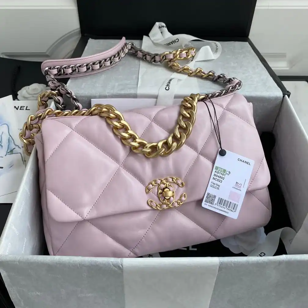 img_0551-1 CC 26 SMALL BAG IN LIGHT PINK CALFSKIN - Image 1