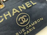 CHANEL DEAUVILLE LARGE 38 TOTE BAG IN BLACK CANVAS WITH GOLD EMBROIDERED LOGO - Image 3
