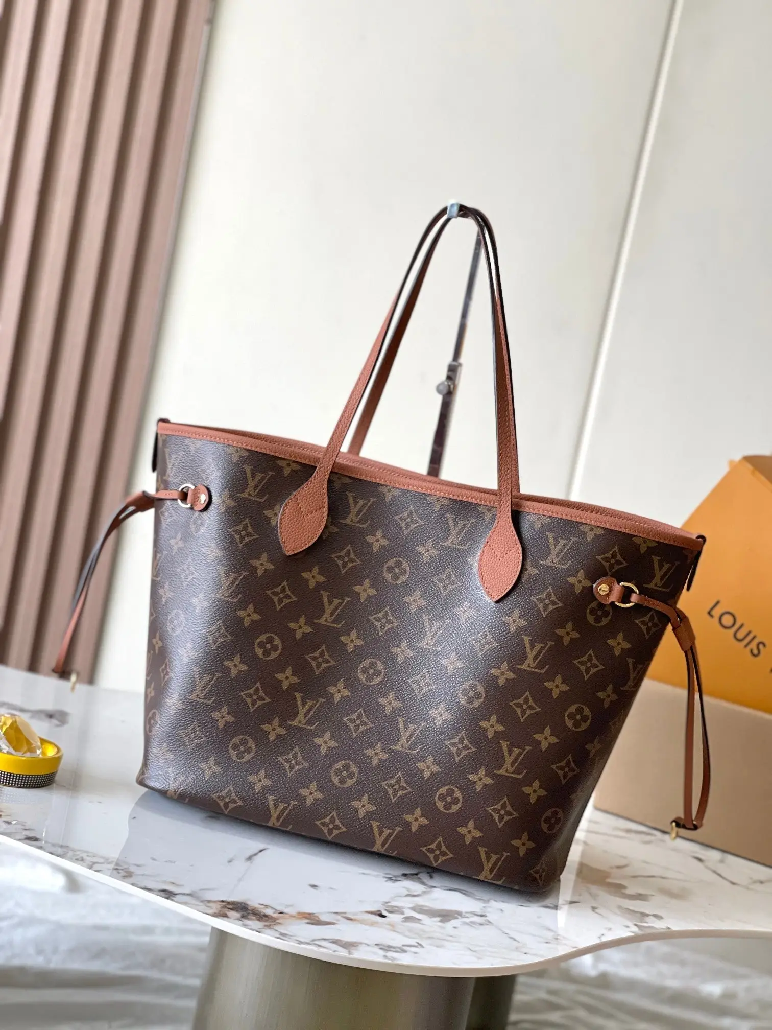 LV NEVERFULL INSIDE OUT MM IN BROWN MONOGRAM CANVAS AND CALFSKIN TRIM