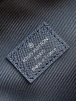 LV AVENUE SLINGBAG 31 IN NAVY BLUE TAIGA LEATHER - Image 9