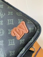 LV AVENUE SLINGBAG 31 IN BLACK MONOGRAM CANVAS WITH BROWN LOGO - Image 4