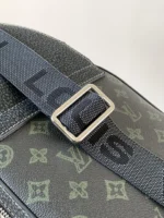LV AVENUE SLINGBAG 31 IN BLACK MONOGRAM CANVAS WITH BROWN LOGO - Image 5