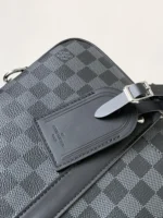 LV DUO CROSSBAG BAG 42 IN BLACK EMBOSSED CALFSKIN - Image 8