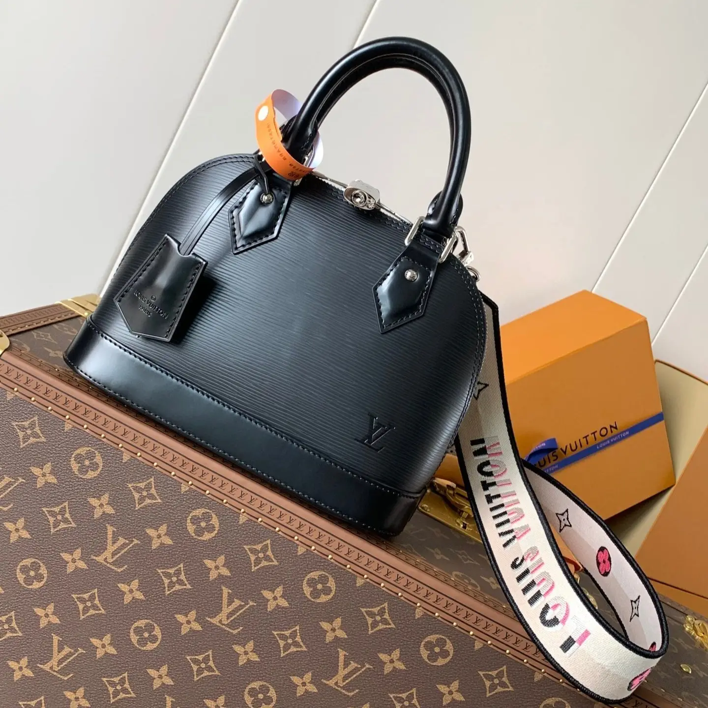 LV ALMA BB BAG 23 IN BLACK GRAIN COWHIDE