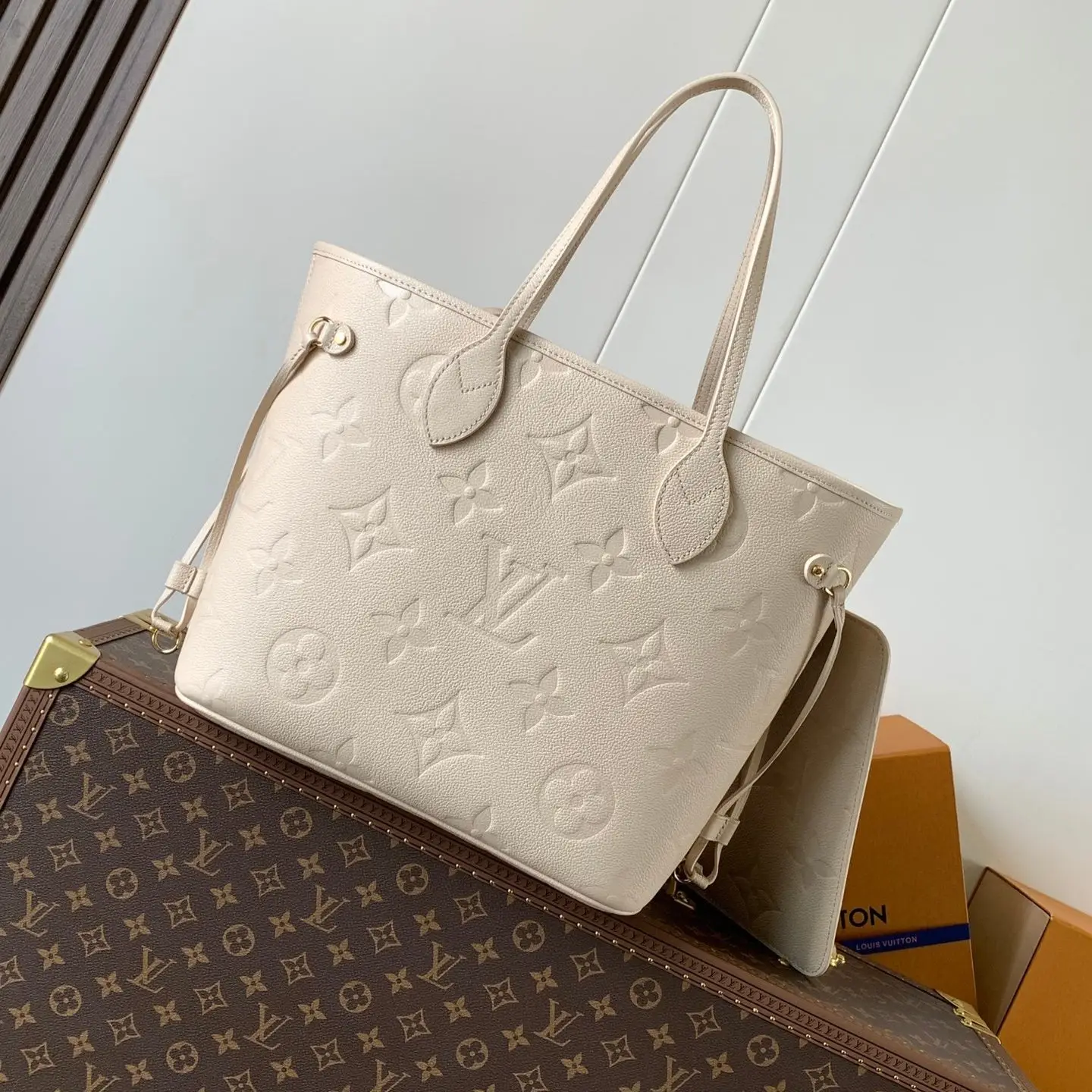 img_a3cc9079_20250527_i1748330529_6496_6_jpg LV NEVERFULL 32 LIGHT BEIGE MONOGRAM EMPREINTE LEATHER - Image 1
