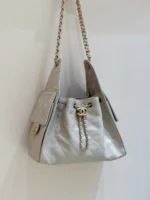 CHANEL 25 HANDBAG IN CREAM 30 GRAINED CALFSKIN GOLD HARDWARE - Image 6