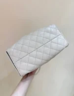 CHANEL 25 HANDBAG IN CREAM 30 GRAINED CALFSKIN GOLD HARDWARE - Image 8