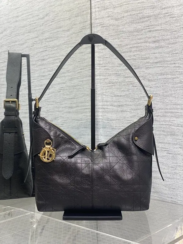 medium (1) Dior bag 184333 - Image 1